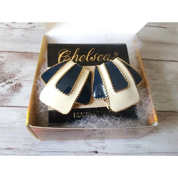 Retro Revival Navy and Ivory Enamel 1980s Pierced Earrings - Picture 5 of 5